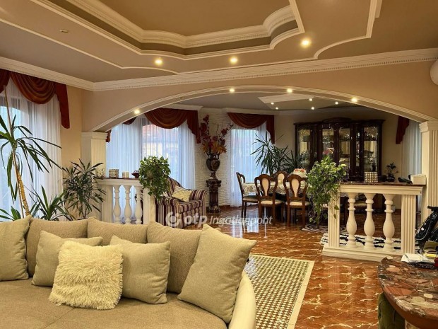 Hossz�p�lyii 300 nm-es h�z elad�