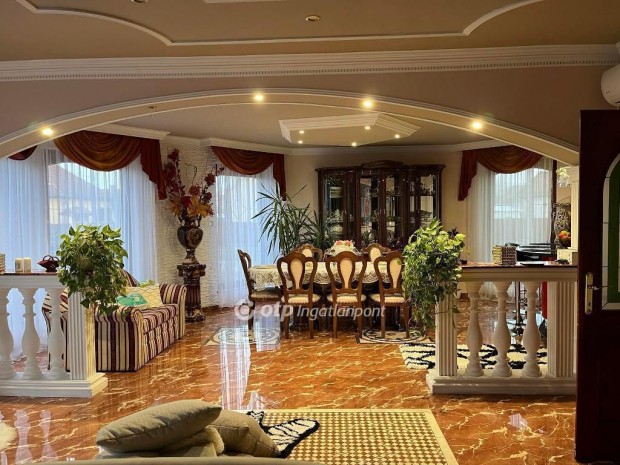 Hossz�p�lyii 300 nm-es h�z elad�