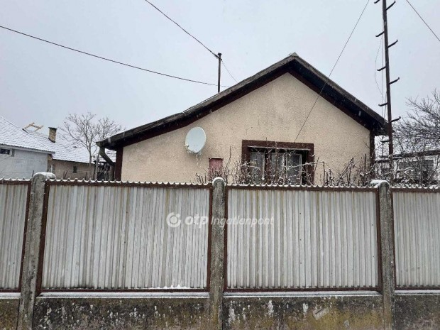 Hossz�p�lyii 40 nm-es h�z elad�