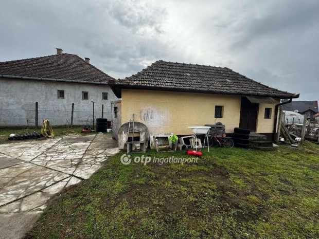 Hossz�p�lyii elad� 100 nm-es h�z