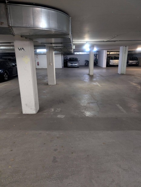 Hossz�t�von kiad� egy 14m2 teremgar�zs be�ll� a XIII. ker�letben