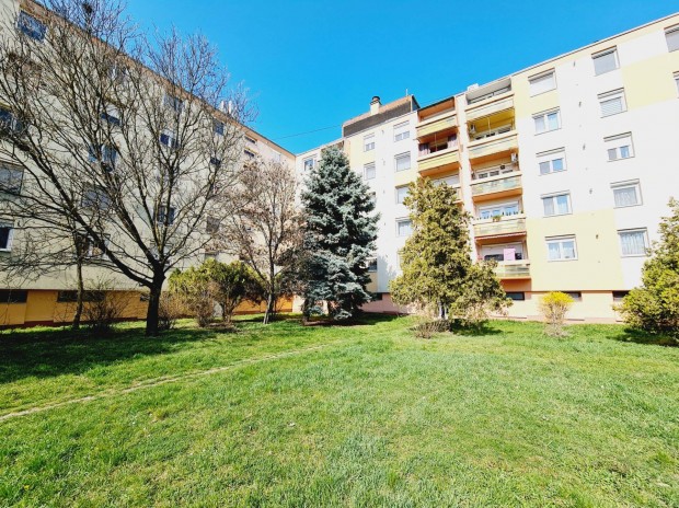 H�szigetelt t�rsash�z - 2 szoba - erk�ly - r�szben berendezett