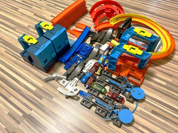 Hot Wheels Track Builder csomag - 3 szett és 12 autó