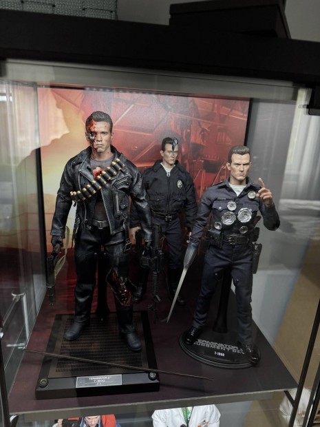 Hot toys Terminator DX13 elad!