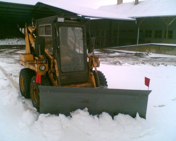 Htol tollap UNC Locust Unirak Novotny Bobcat