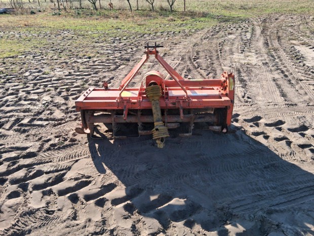 Howard 130 cm szles talajmar