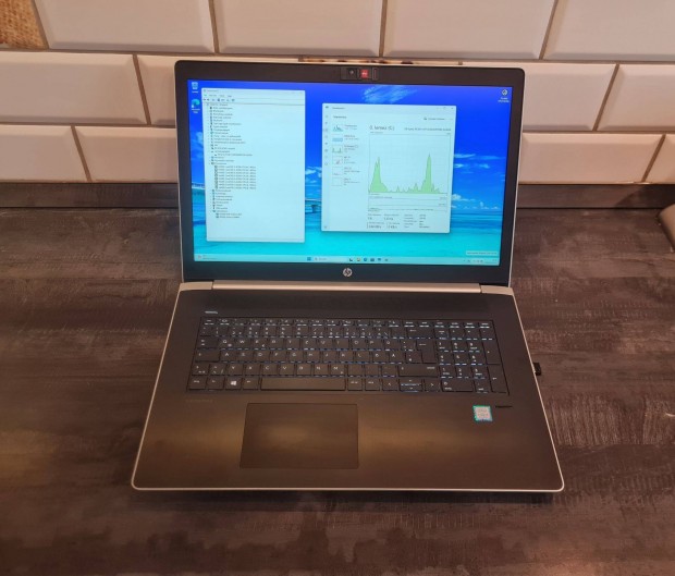 Hp �zleti laptop: nagyk�perny�, 8.gen i5,250 gb ssd , j� aksi elad� !