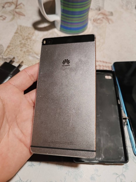 Huawei P8 okostelefon