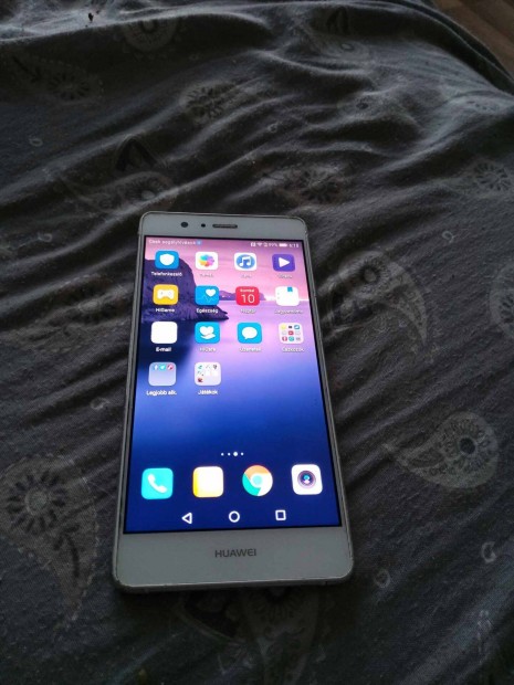 Huawei P9 lite eladó. független hátlap sarkán kis sérüléssel elől szép