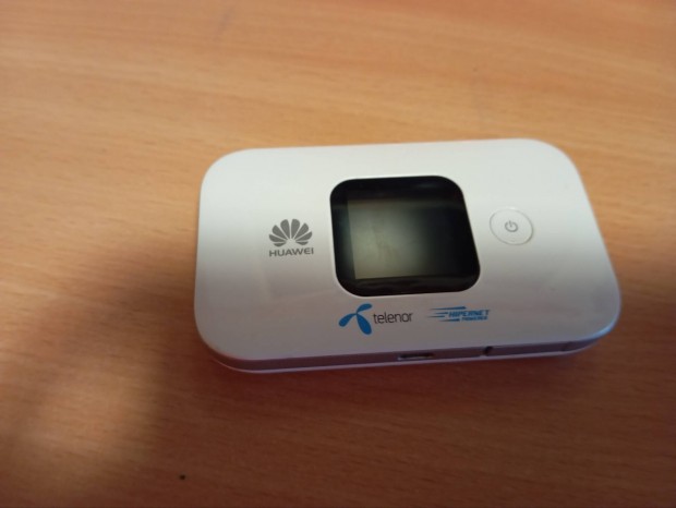 Huawei hordozhat mini router kijelzvel