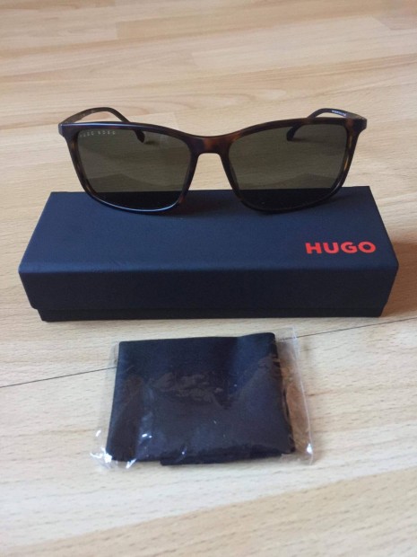 Hugo Boss - Borostyn keretes, rugsszr,UV szrs napszemveg.