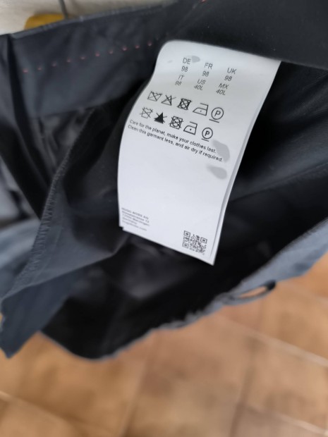 Hugo Boss férfi öltöny szürke 50-es méret