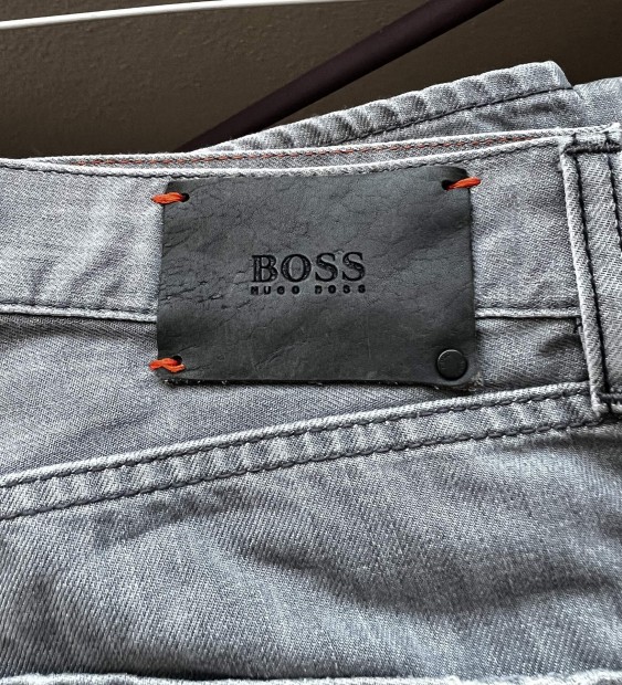 Hugo Boss ujszeru ferfi farmer 33