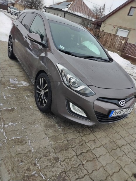 Hunday i30 1.6 crdi 110le megb�z� 