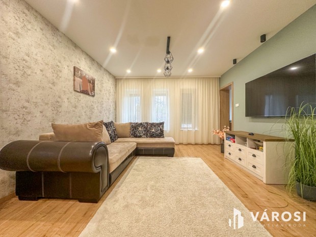 Hunyadi krt.-on fel�j�tott csal�di h�z elad�!