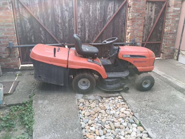 Husqvar fnyr traktor 151ct