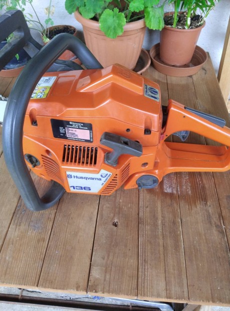 Husqvarna 136 láncfűrész