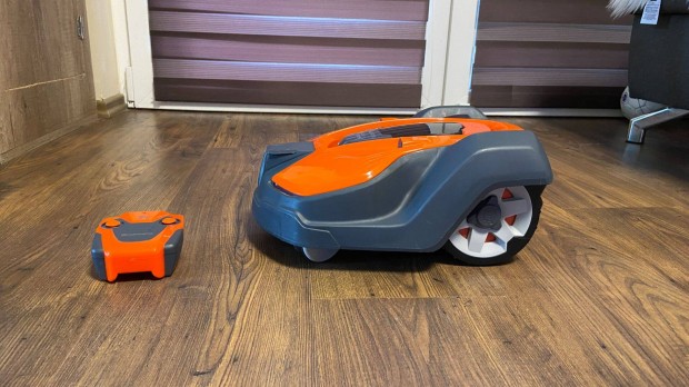 Husqvarna Jtk Automower(robotfnyr) Keveset hasznlt,szp llapot