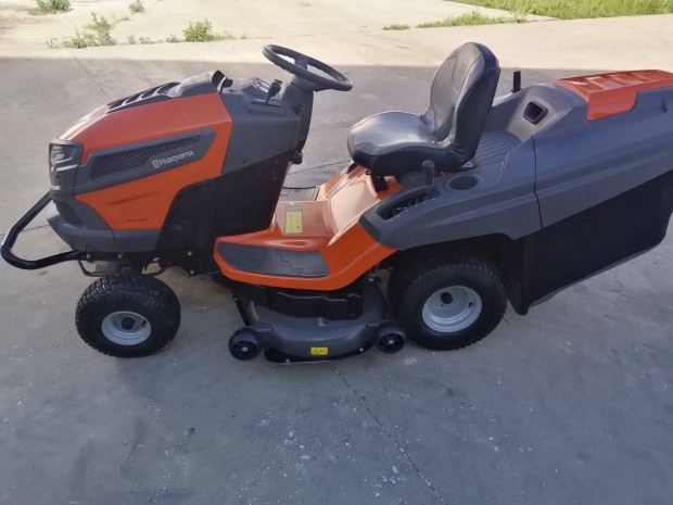 Husqvarna TC 242TX fűnyíró traktor