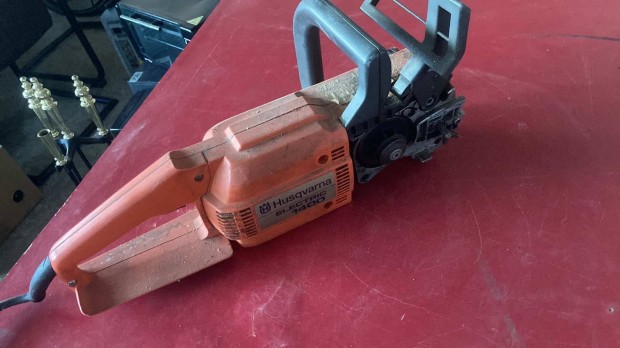 Husqvarna elektromos láncfűrész!