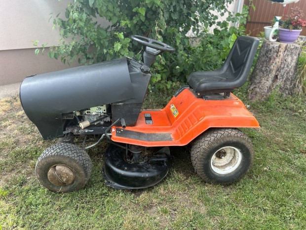 Husqvarna fűnyíró traktor