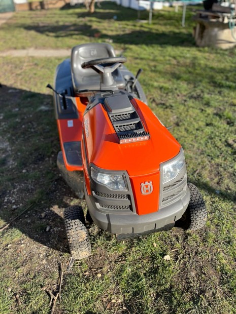 Husqvarna fnyr traktor