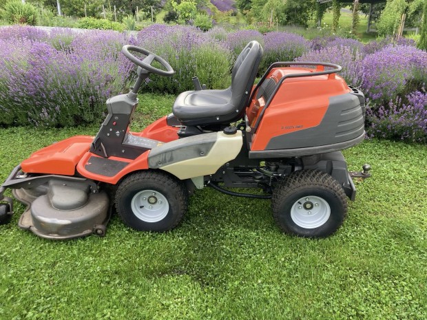 Husqvarna f�ny�r� traktor 422TS awd