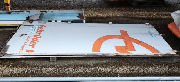 H�t�s F�lp�tkocsi H�ts� Ajt� / Port�l Ajt� Elad�