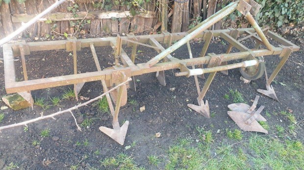 H�zat�kapa h�rom soros