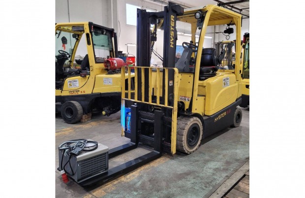 Hyster J 3.0 XN elektromos négytámaszú homlokvillás targonca - K 8125
