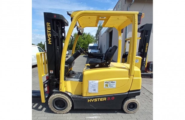 Hyster J 3.0 XN elektromos négytámaszú homlokvillás targonca - K 8327