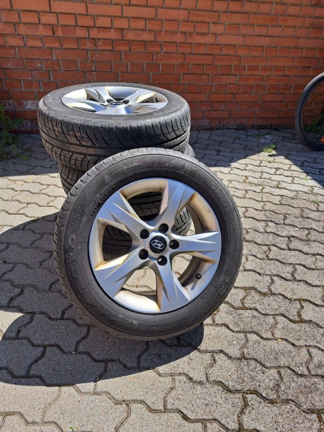 Hyundai 16" alufelni + tligumi