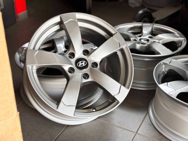 Hyundai 17" 5x114,3 alufelni elad 17 coll