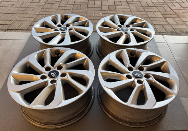 Hyundai 17" gyri alufelni szett kerkanykkal 7x17" 5x114,3 67,1 ET51