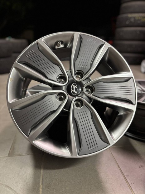 Hyundai 7x17 et53 5x114,3 gyari alufelni garnitura