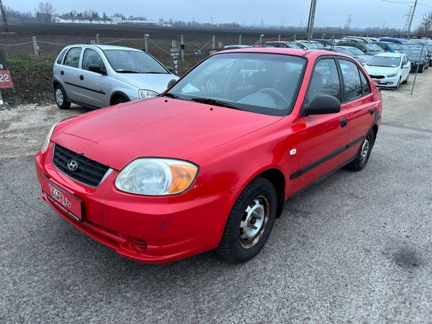 Hyundai Accent 1.5 GLS ellen�rz�tt fut�s� . meg...