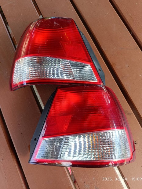 Hyundai Accent 2 hátsó lámpa