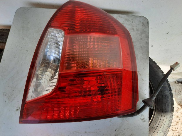 Hyundai Accent (2006-2010) bontott jobb h�ts� l�mpa