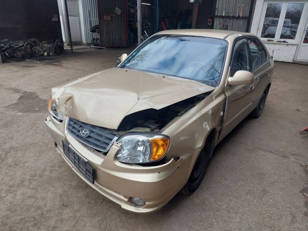 Hyundai Accent karosszéria elemi