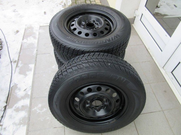 Hyundai Aclfelni Roadstone tli gumival elad