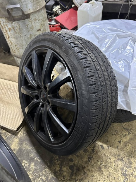 Hyundai Genesis gyári alufelni gumival 245/45 R17