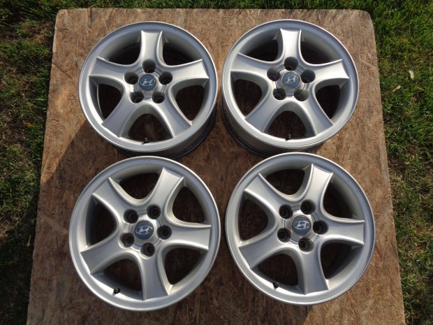 Hyundai Gyári alufelni 16-os, 5×114.3-as osztó, jó állapotban eladó