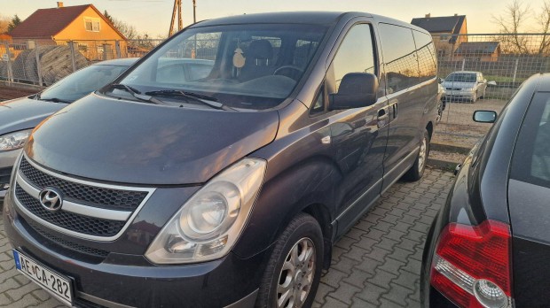Hyundai H1 8 szem�lyes kisbusz elad�