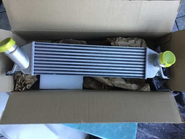Hyundai H1 TQ intercooler hűtő 281904A481