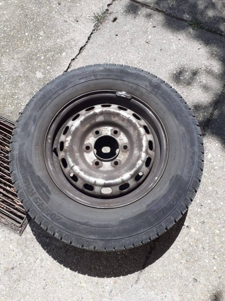 Hyundai H1 felni tli gumival elad 205/75 16R C Barum Snovanis2