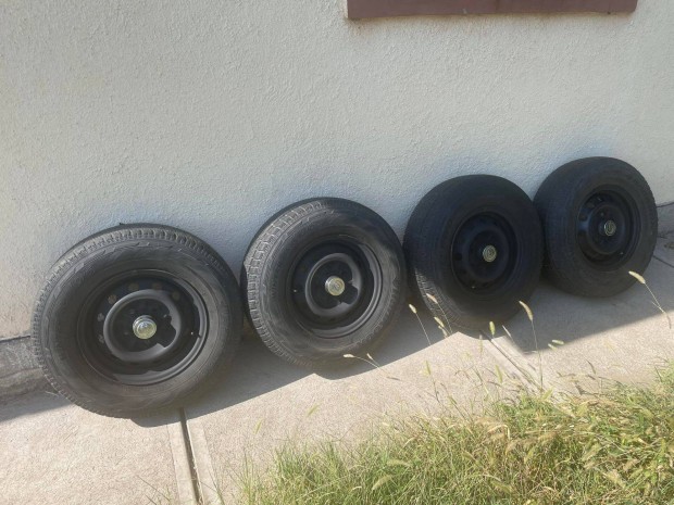 Hyundai H-1 H-100 H200 5X120 lemezfelni tli C-s gumi 195 R14C