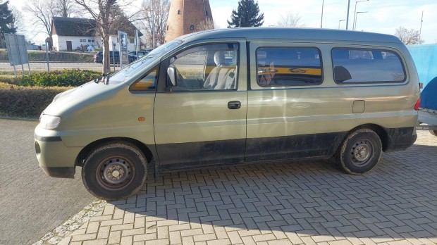 Hyundai H-1 Standard Van Long (6 szemlyes )