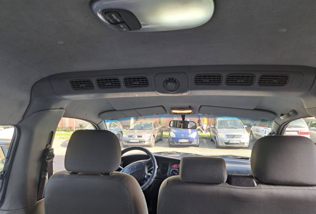 Hyundai H-1 starex