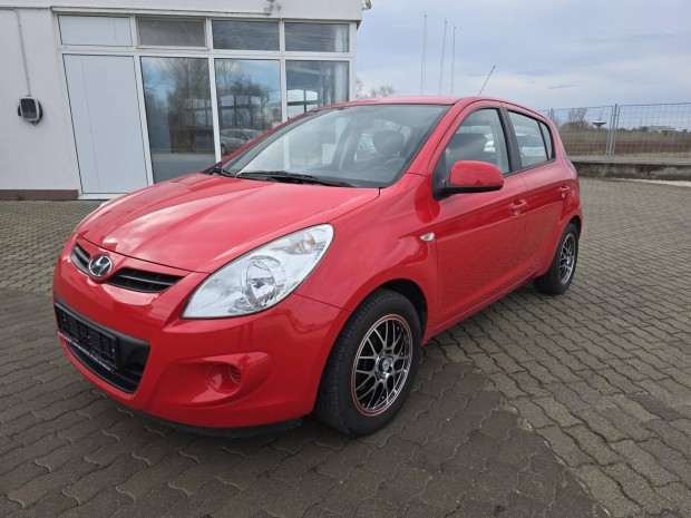 Hyundai I20 1.25 DOHC Comfort Vezetett Szervizk...