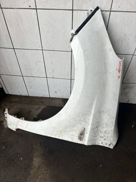 Hyundai I20 bal s�rv�d� feh�r 